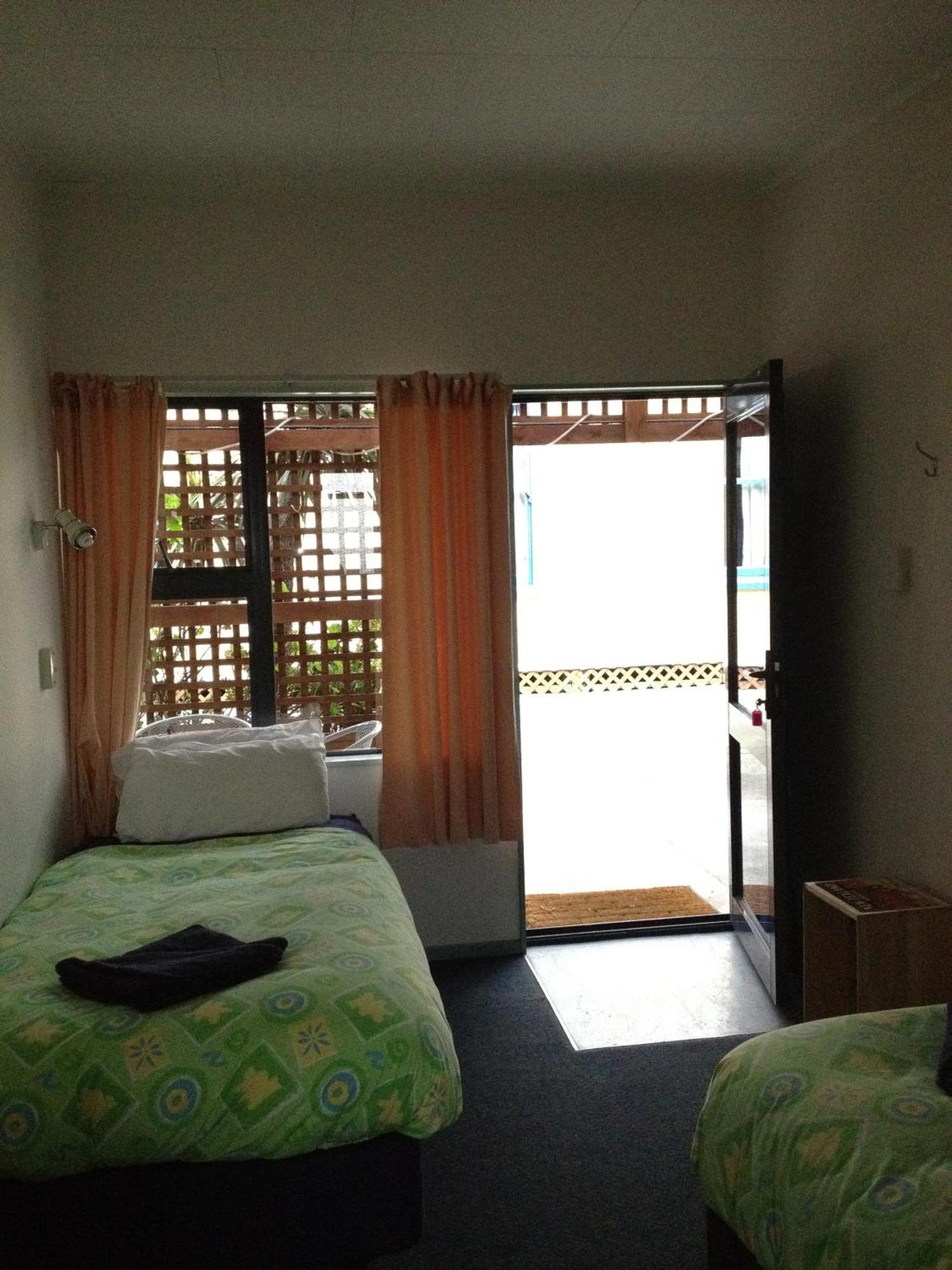 เซโคย่า ลอดจ์ แบคแพคเกอร์ Hostel พิคตัน ภายนอก รูปภาพ