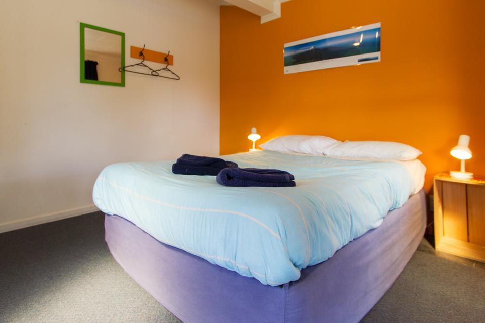 เซโคย่า ลอดจ์ แบคแพคเกอร์ Hostel พิคตัน ภายนอก รูปภาพ
