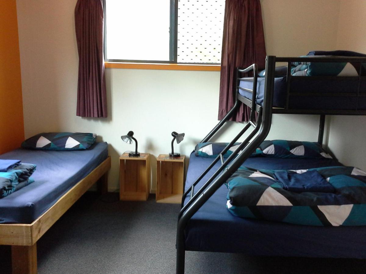 เซโคย่า ลอดจ์ แบคแพคเกอร์ Hostel พิคตัน ภายนอก รูปภาพ